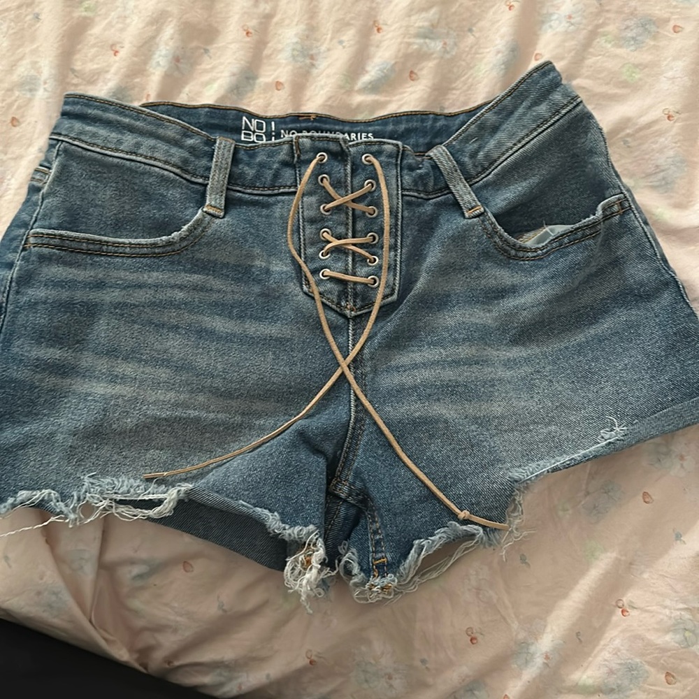 No boundaries shorts